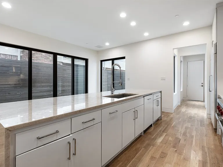 3526 Asbury St — Photo 11
