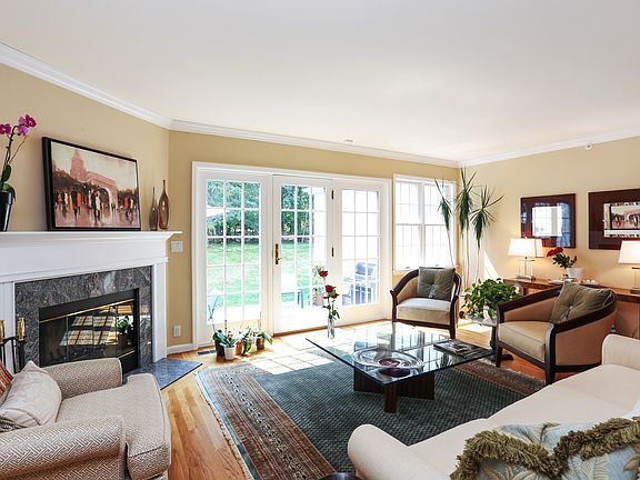 2nd image of 11 Audrey Ln #11