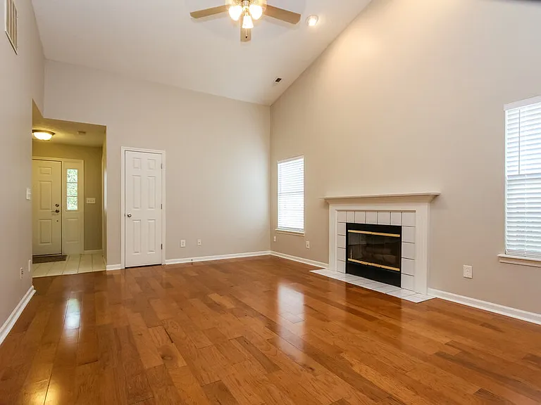 1108 Newgate Cir — Photo 2