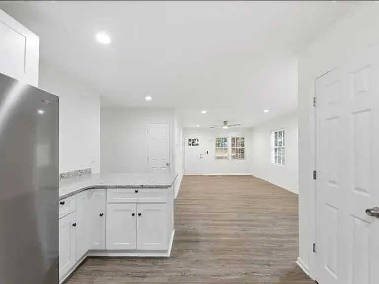 375 Lincoln St SW — Photo 4