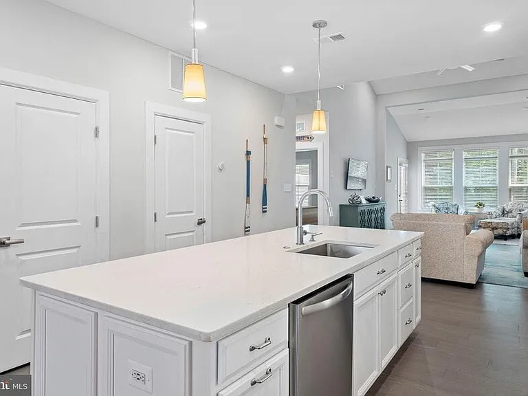 33776 Freeport Dr — Photo 8