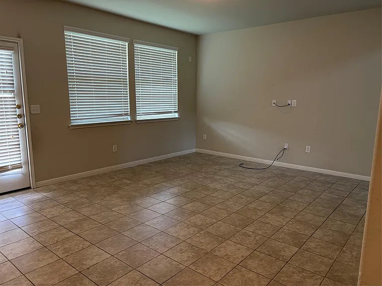 372 Eagle Brook Ln — Photo 14