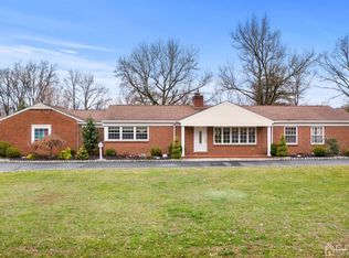 7 Sycamore Rd, Colonia, NJ 07067