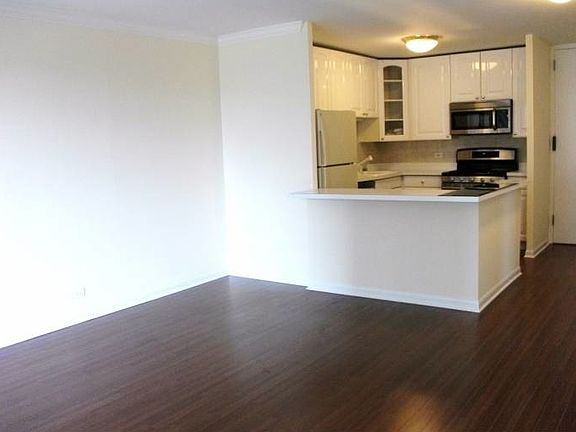 5th image of 1960 N Lincoln Park W APT 512
