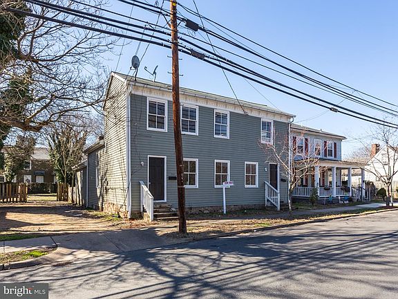 2nd image of 302 Charles St