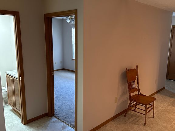 5th image of 143 Brooke Woode Dr