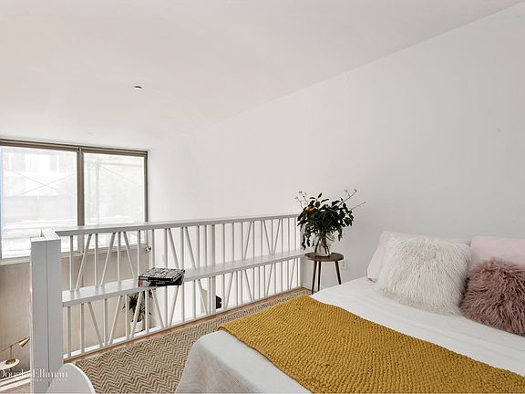 5th image of 925 Pacific St APT 102