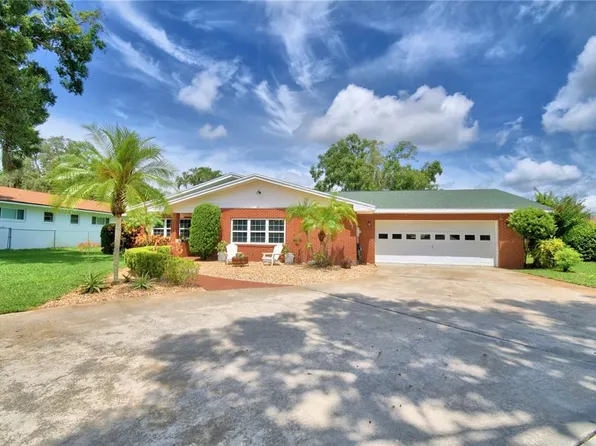 222 W Wall St, Frostproof, FL 33843