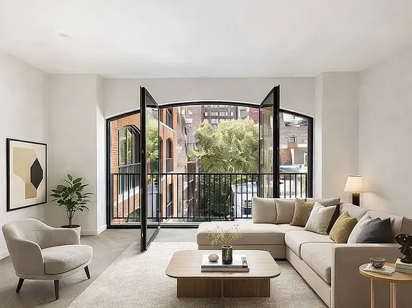 64 University Pl #2A, New York, NY 10003