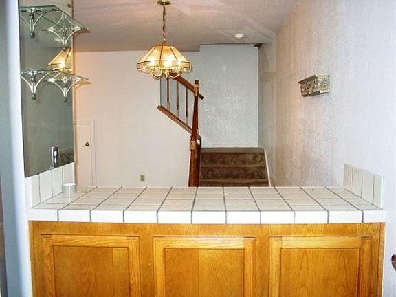 5th image of 368 W Sunnyoaks Ave
