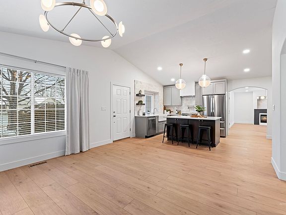 5th image of 1912 S Peppercorn Pl