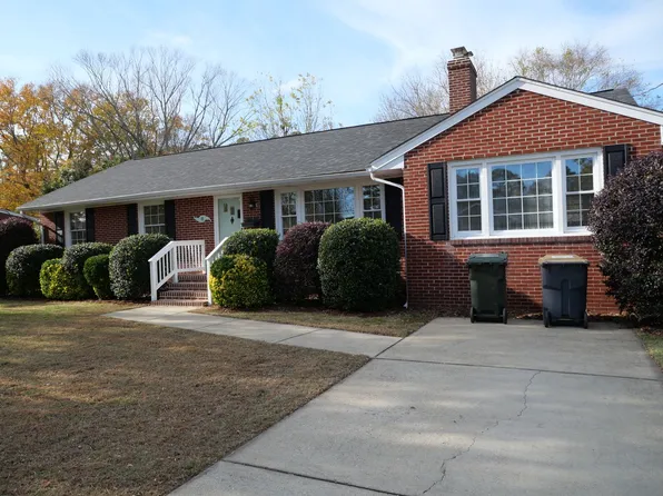 8 Terrace Dr, Poquoson, VA 23662