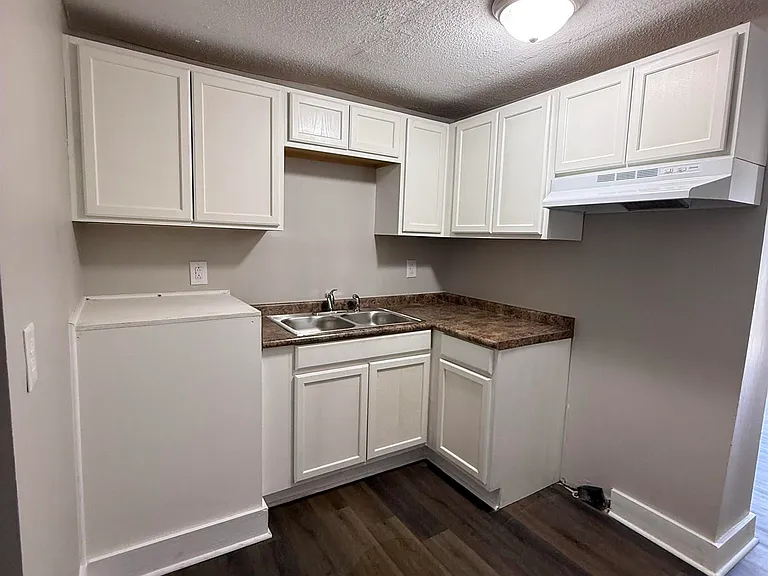 106 Molette St — Photo 10