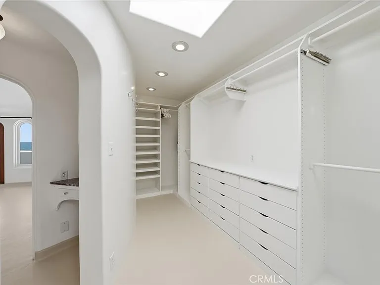 1602 The Strand — Photo 16