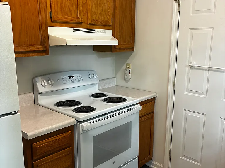 1421 McMillan St — Photo 4