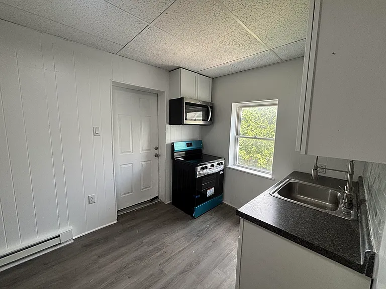 409 W Broad St #4 — Photo 2