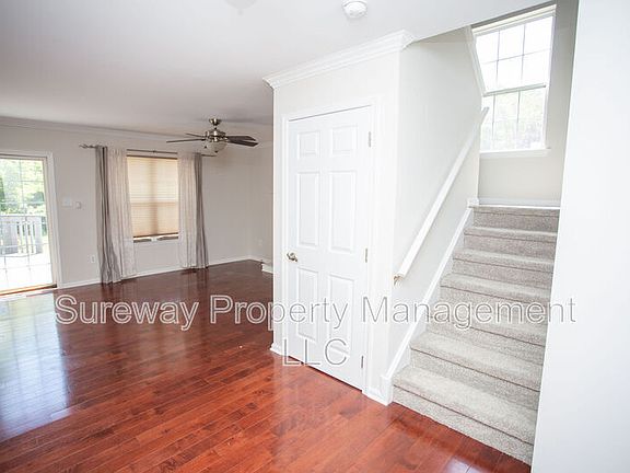 3rd image of 24 Kathryn Ct