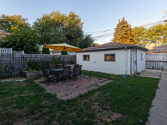 4th image of 6011 S Albany Ave