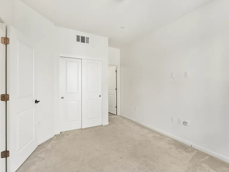 2703 Ferrara Cir — Photo 27