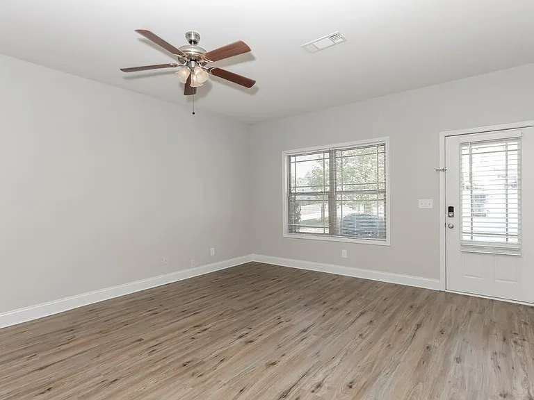 416 Pearl St — Photo 4