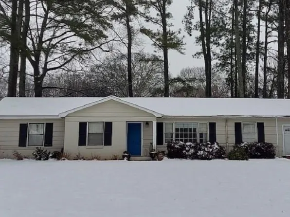 2216 College St SE, Decatur, AL 35601