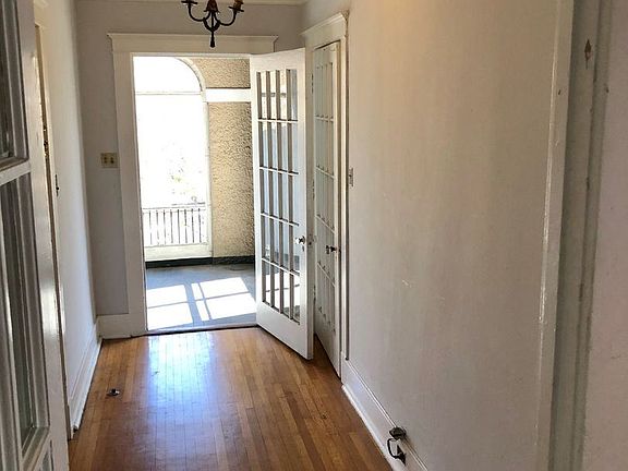 3rd image of 1724 Broadway St Unit B