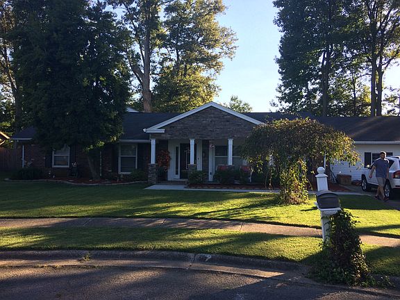 2nd image of 820 Mary Lou Ct