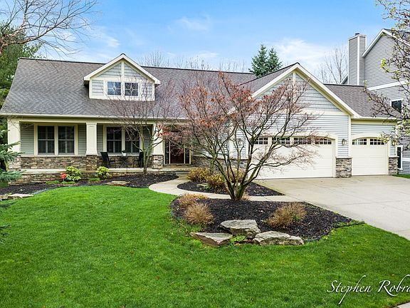 2nd image of 707 Village Springs Dr SE