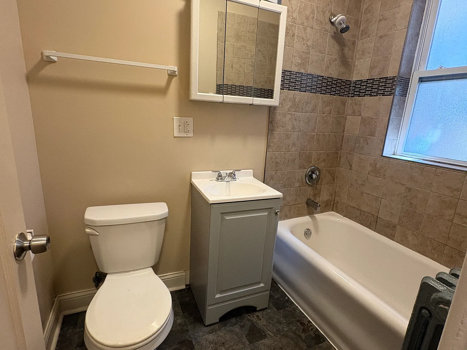 1 bed, 1000 sqft, $1,350 — Photo 4
