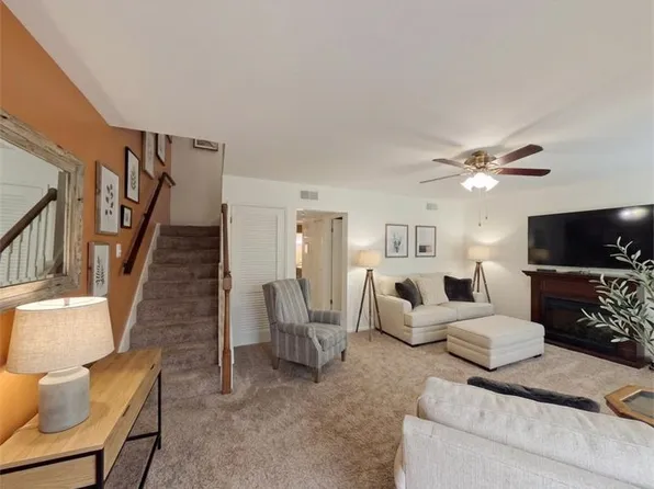10035 Sakura Dr, Saint Louis, MO 63128