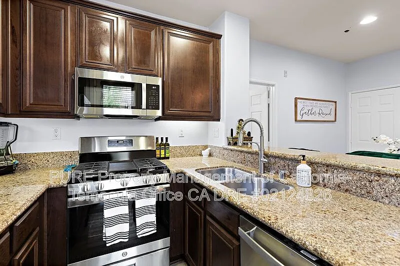3 bed, 2.0 bath, 1200 sqft, $2,800 — Photo 4