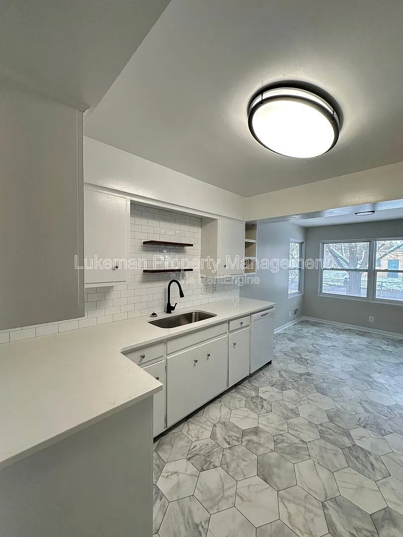 6 bed, 2.0 bath, 1500 sqft, $3,000 — Photo 2