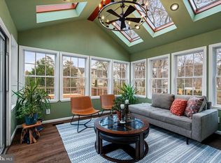 4009 Roberts Rd, Fairfax, VA 22032