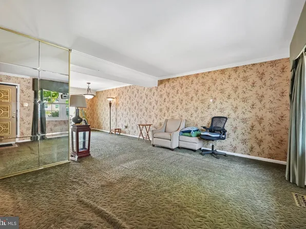 24 Rittenhouse Ct, Willingboro, NJ 08046