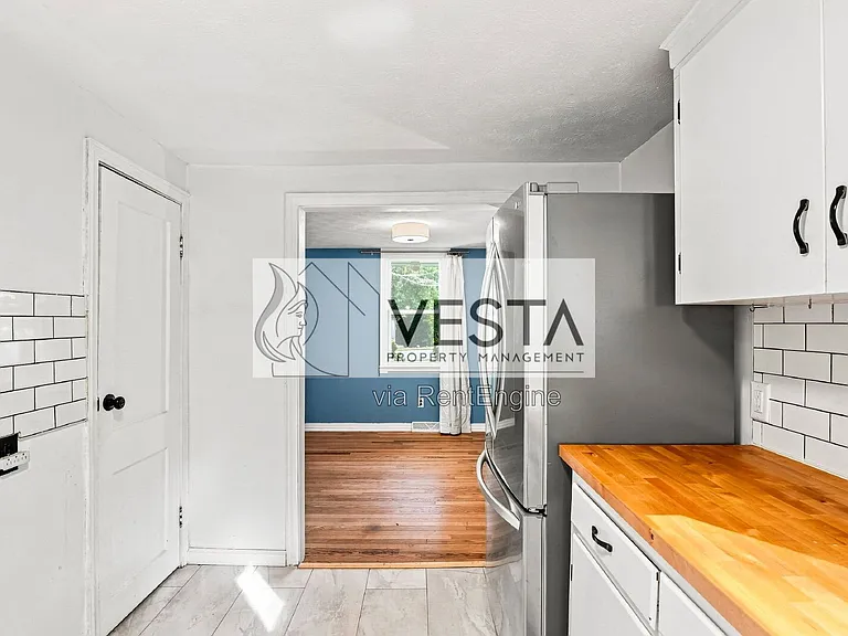 78 Moody Ave — Photo 12