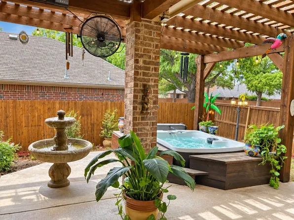 9017 Silsby Dr, Fort Worth, TX 76244