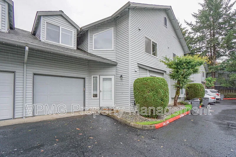 3 bed, 2.5 bath, 1370 sqft, $1,995 — Photo 3