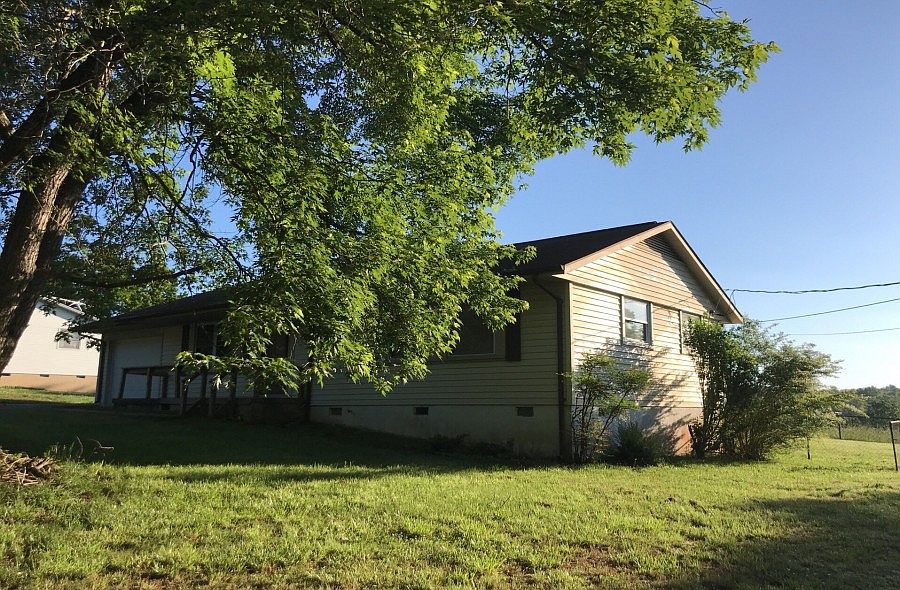 2nd image of 1013 Westerly Park Rd