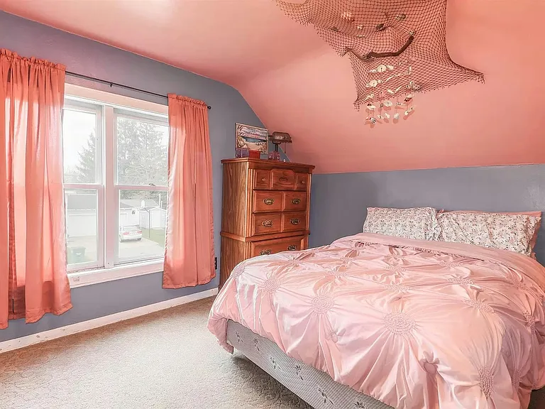 460 Spruce St — Photo 7