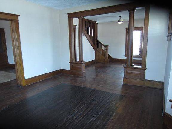 4th image of 16 E Main St