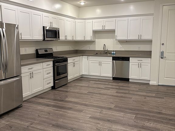 3rd image of 14143 Burbank Blvd APT 104