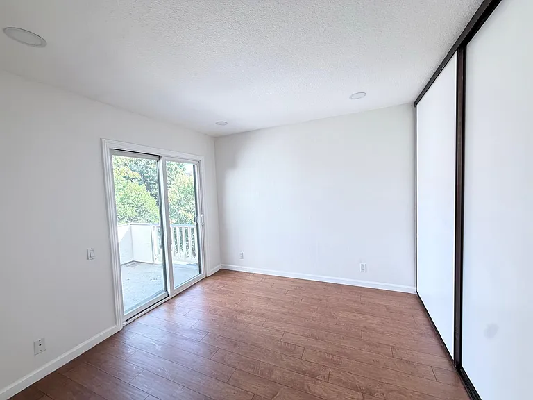 4057 San Francisco Ter — Photo 18