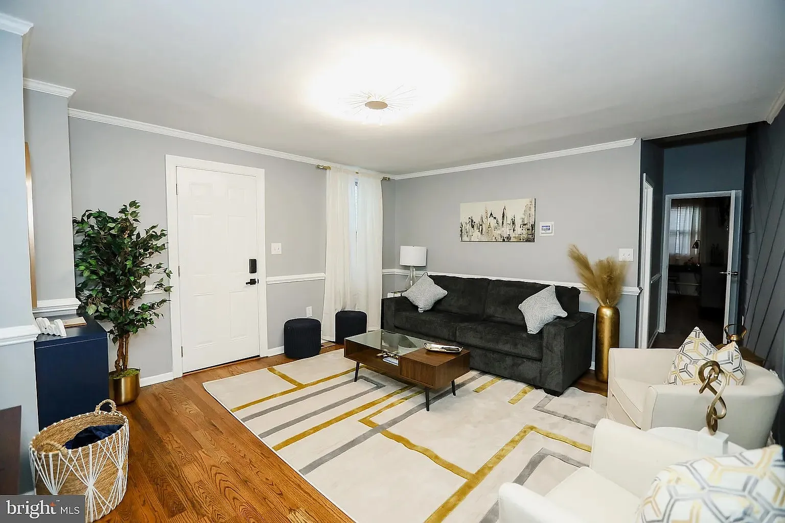 2111 Gough St — Photo 3