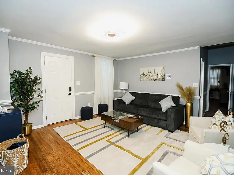 2111 Gough St #1 — Photo 3