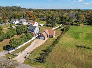 13535 Versailles Rd, Rockvale, TN 37153