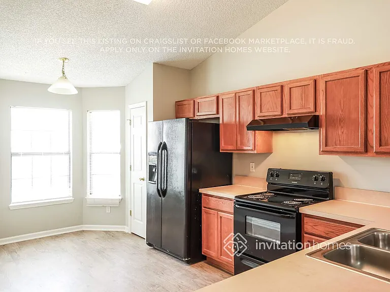 9785 Oxford Station Dr — Photo 10