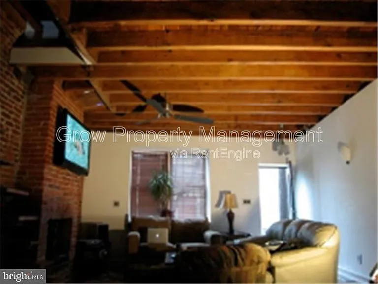 1019 S 10th St — Photo 4