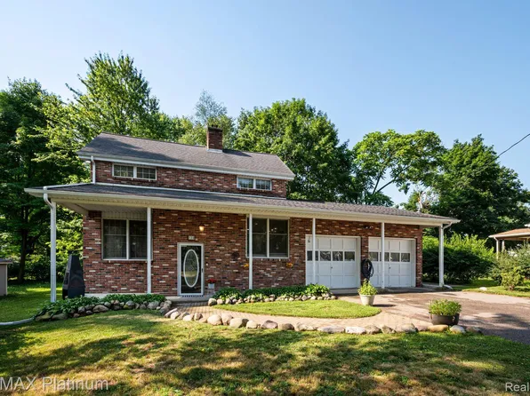 220 E 3rd St, Perry, MI 48872