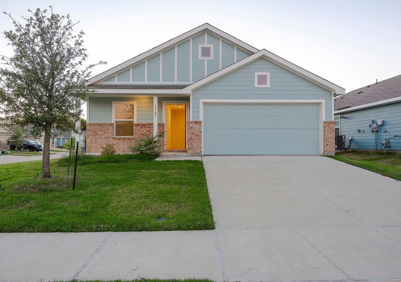 Modern Elegance in McKinney: Pristine 2024 Build on a Premium Corner Lot — Photo 1