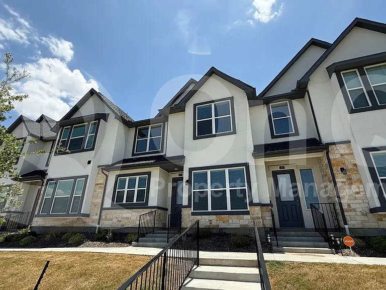 277 Mule Deer Mews — Photo 3